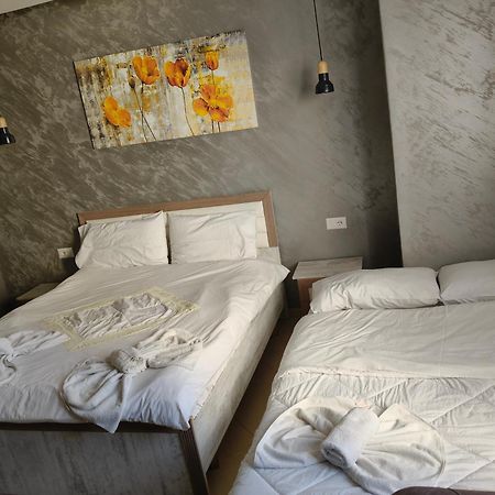 Ajilin Hotel Rooms Корча Стая снимка