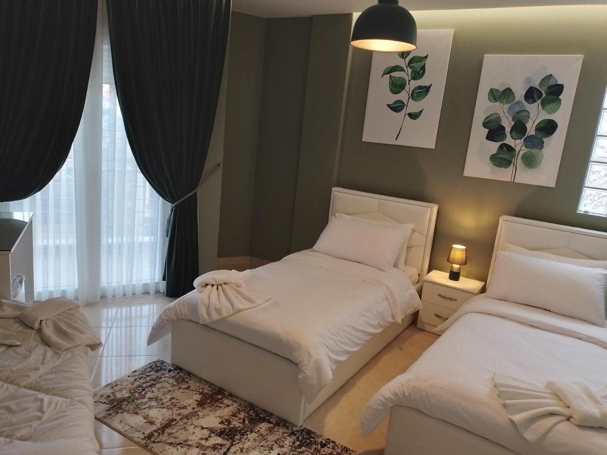 Ajilin Hotel Rooms Корча Екстериор снимка