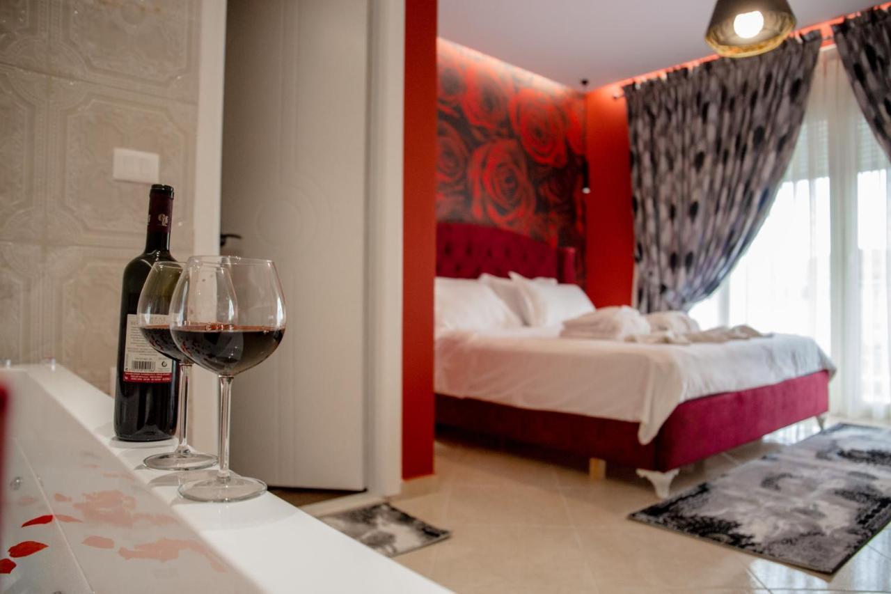 Ajilin Hotel Rooms Корча Екстериор снимка