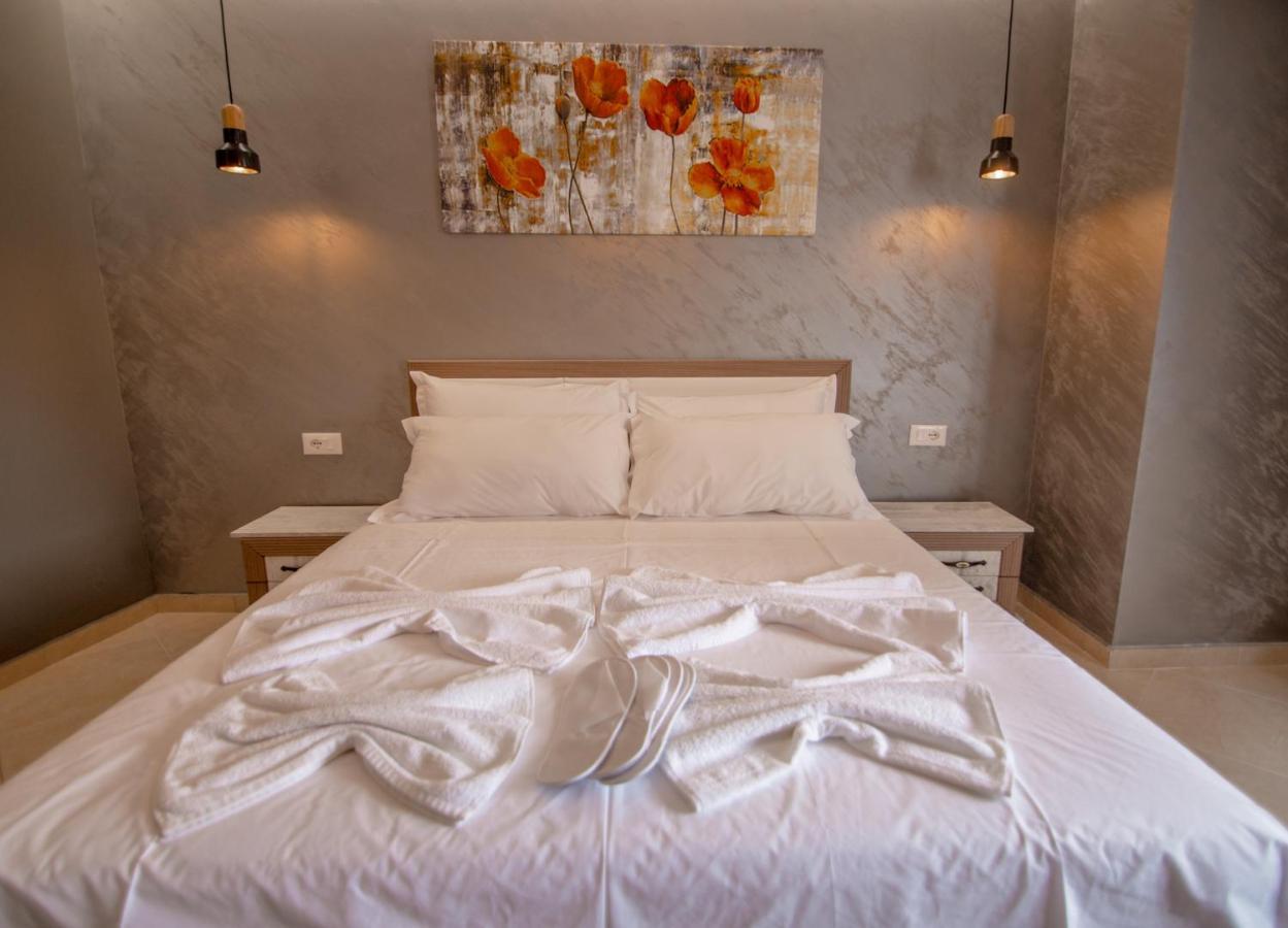 Ajilin Hotel Rooms Корча Екстериор снимка