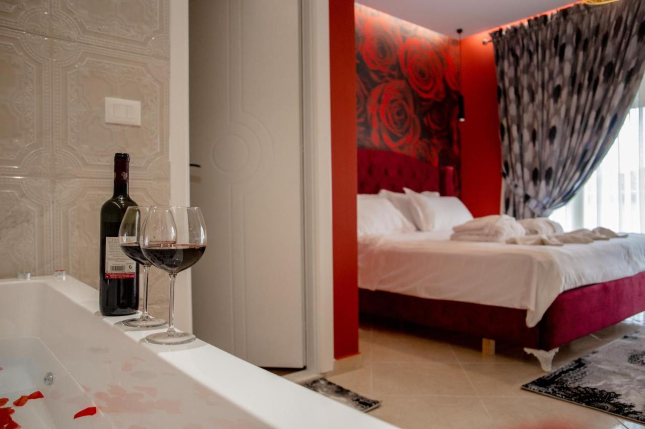 Ajilin Hotel Rooms Корча Екстериор снимка