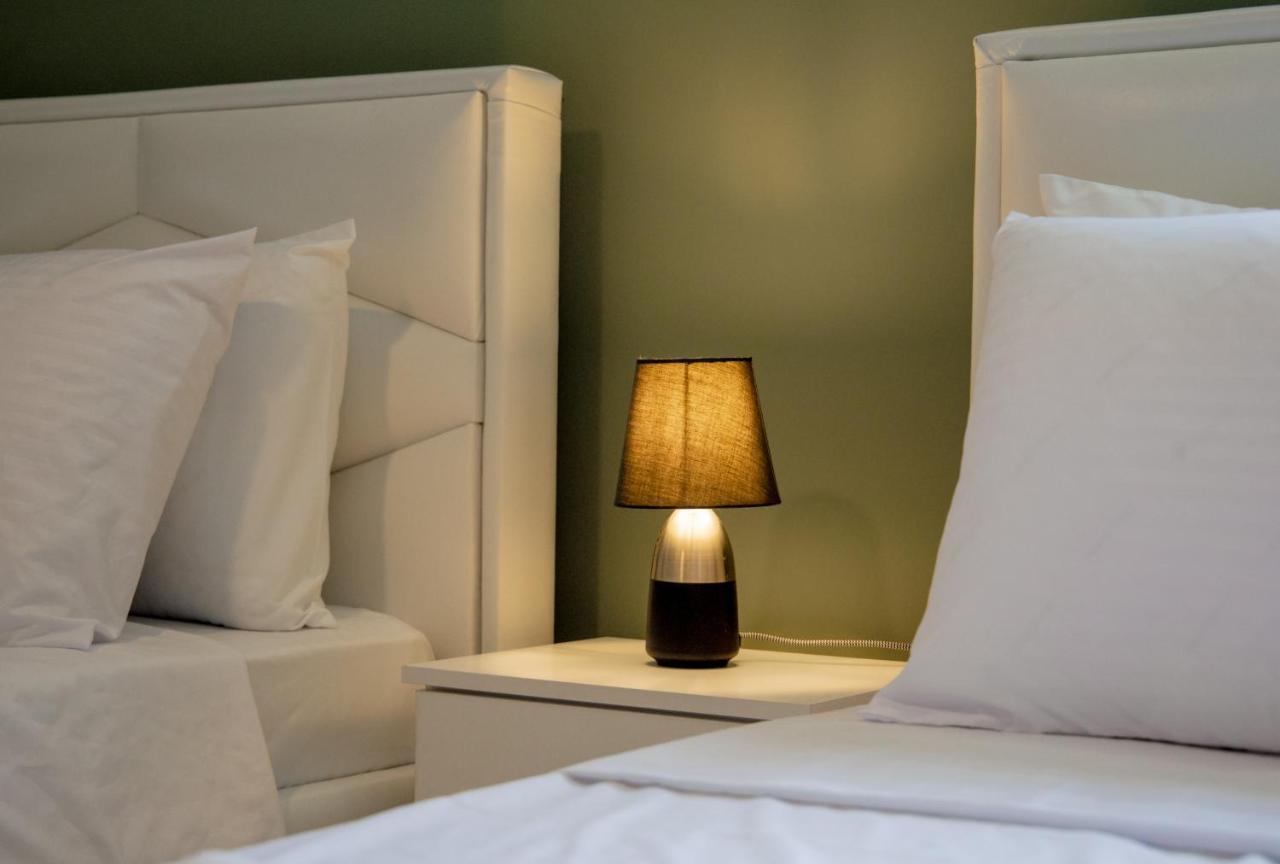 Ajilin Hotel Rooms Корча Екстериор снимка