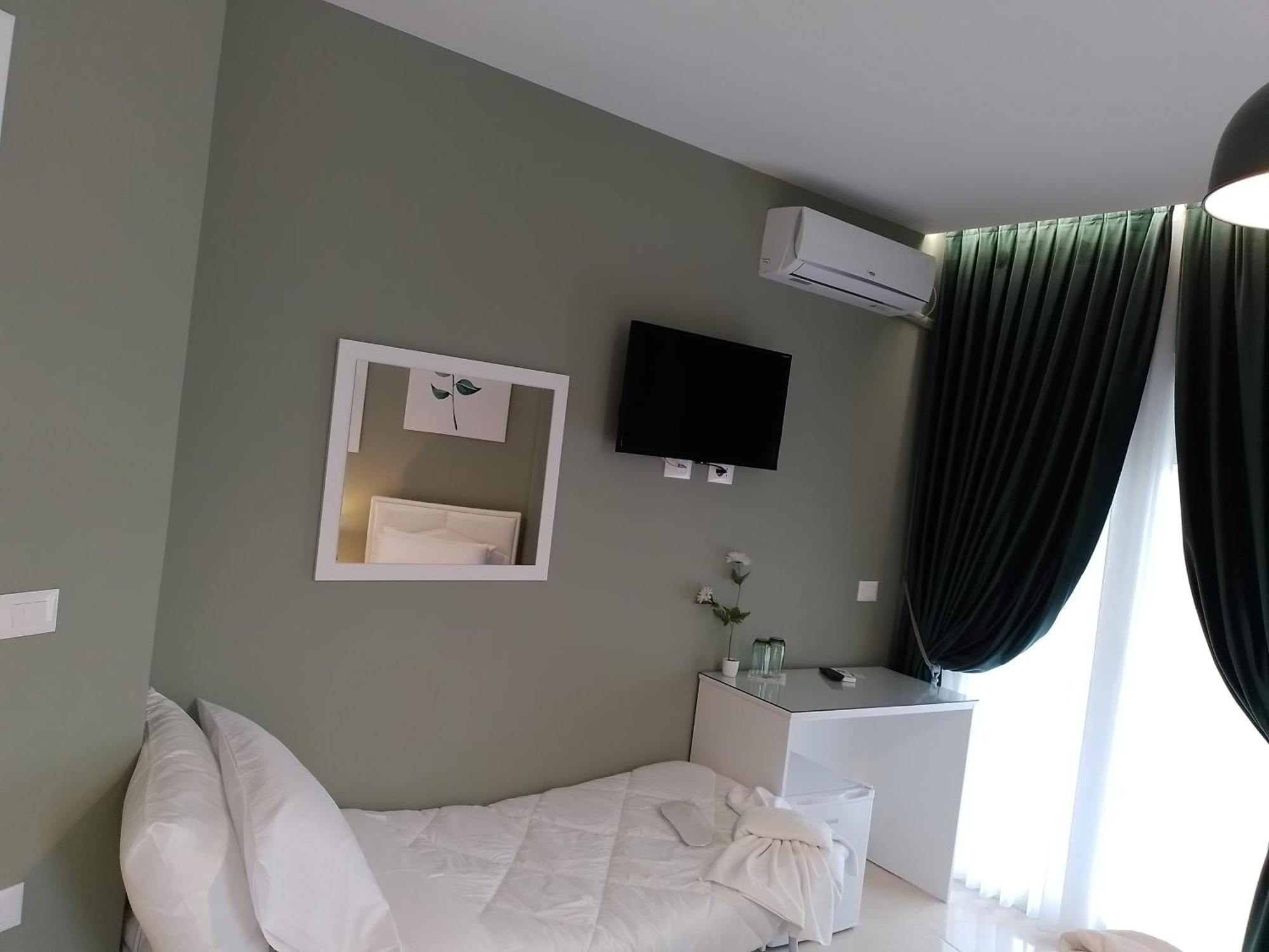 Ajilin Hotel Rooms Корча Стая снимка