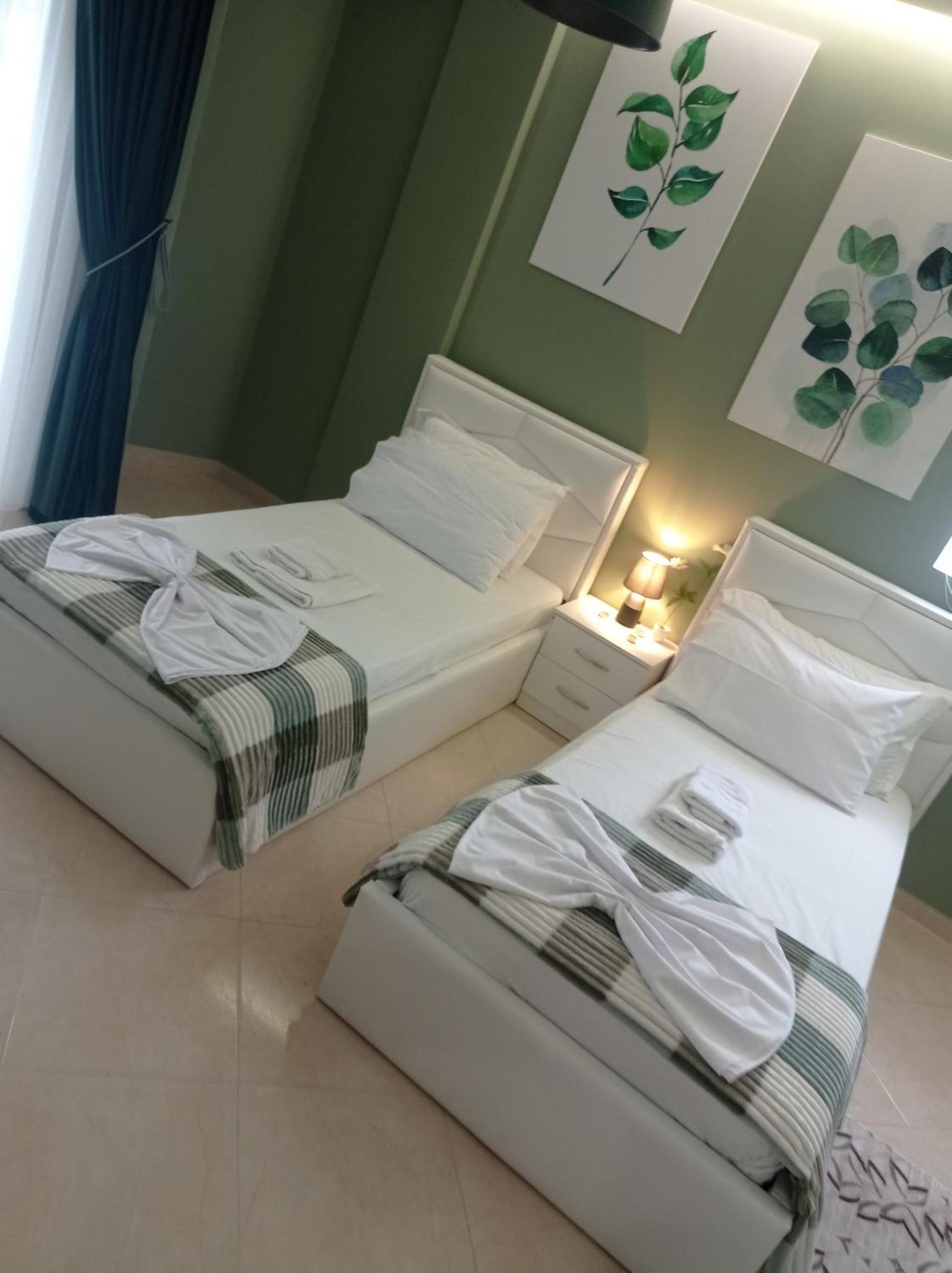 Ajilin Hotel Rooms Корча Екстериор снимка