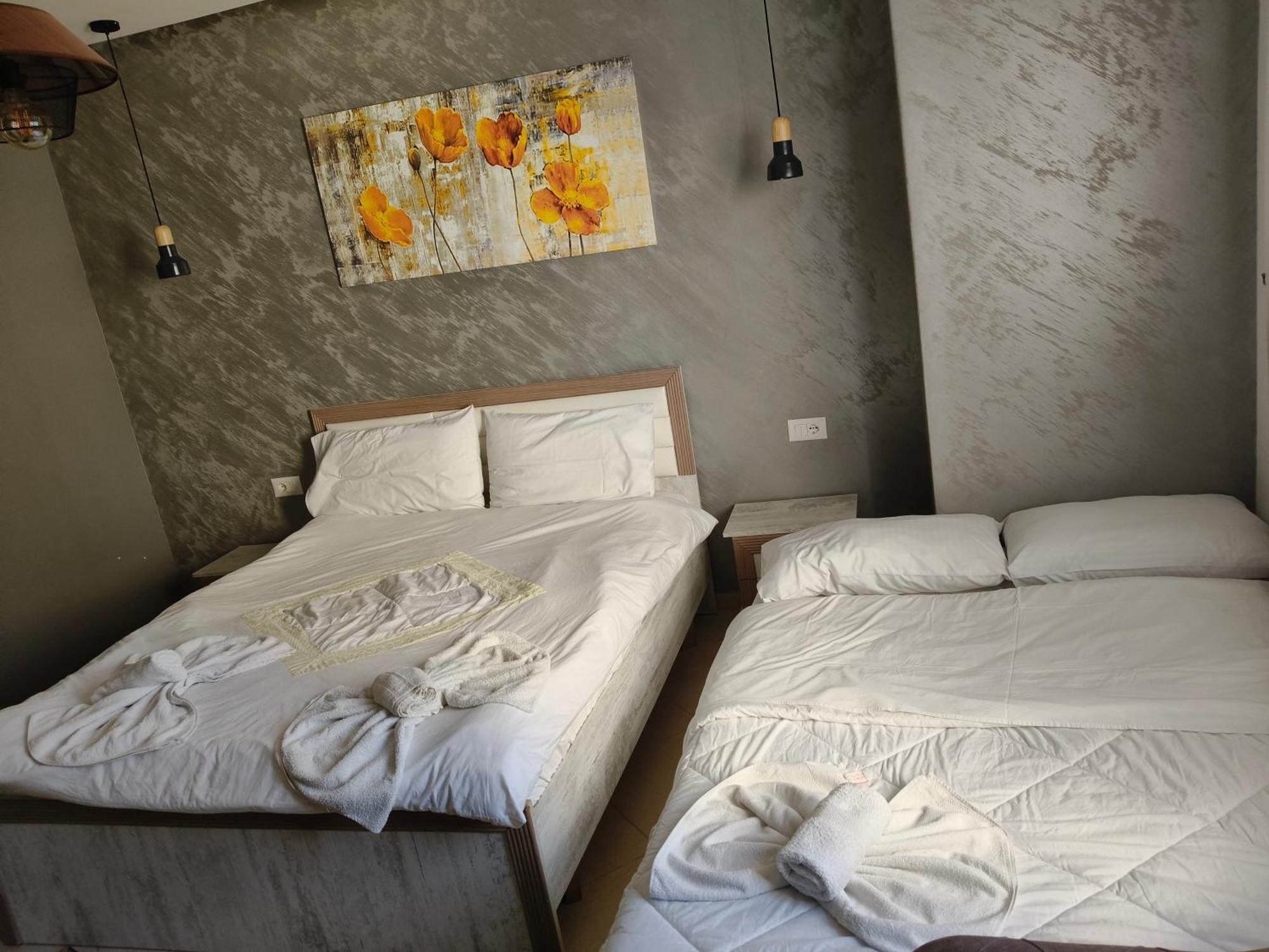 Ajilin Hotel Rooms Корча Стая снимка