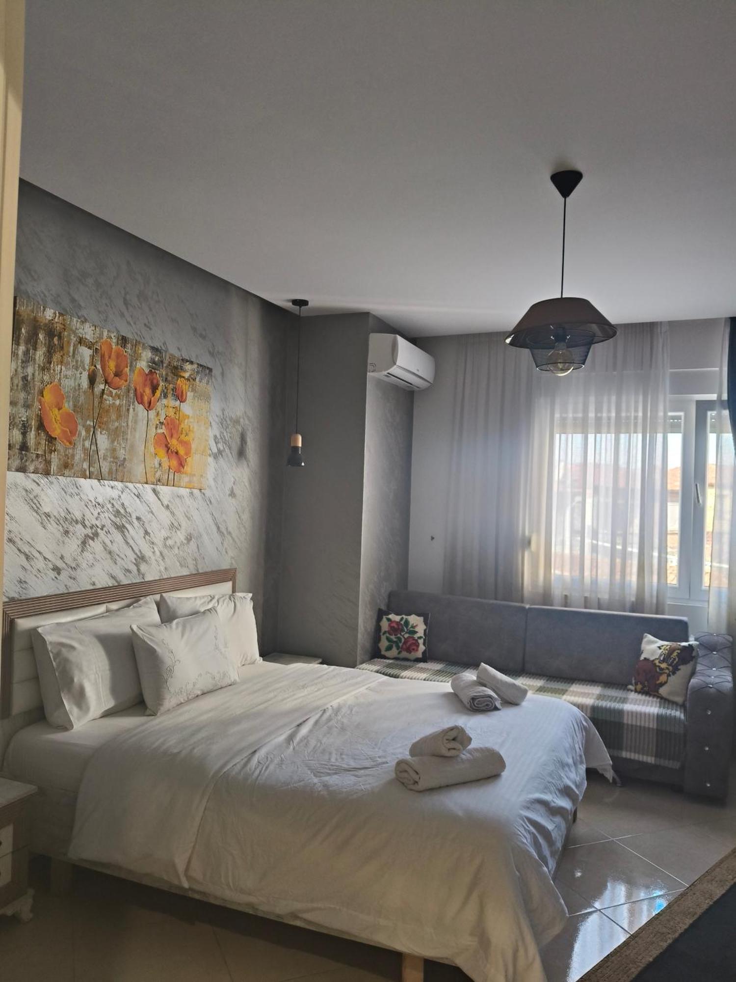 Ajilin Hotel Rooms Корча Стая снимка