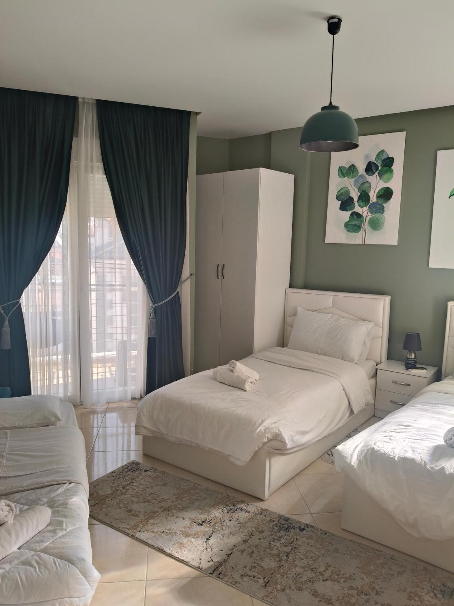 Ajilin Hotel Rooms Корча Стая снимка